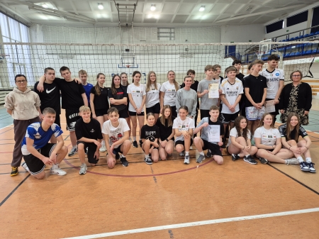 ŚWIĄTECZNY TURNIEJ PIŁKI SIATKOWEJ