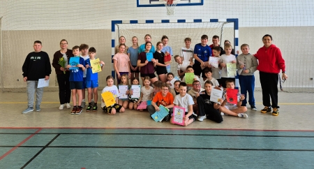 PROJEKT „STARSI – MŁODSZYM” – KLASA 6C